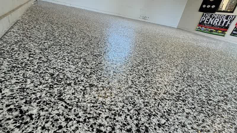 Epoxy flake garage floor